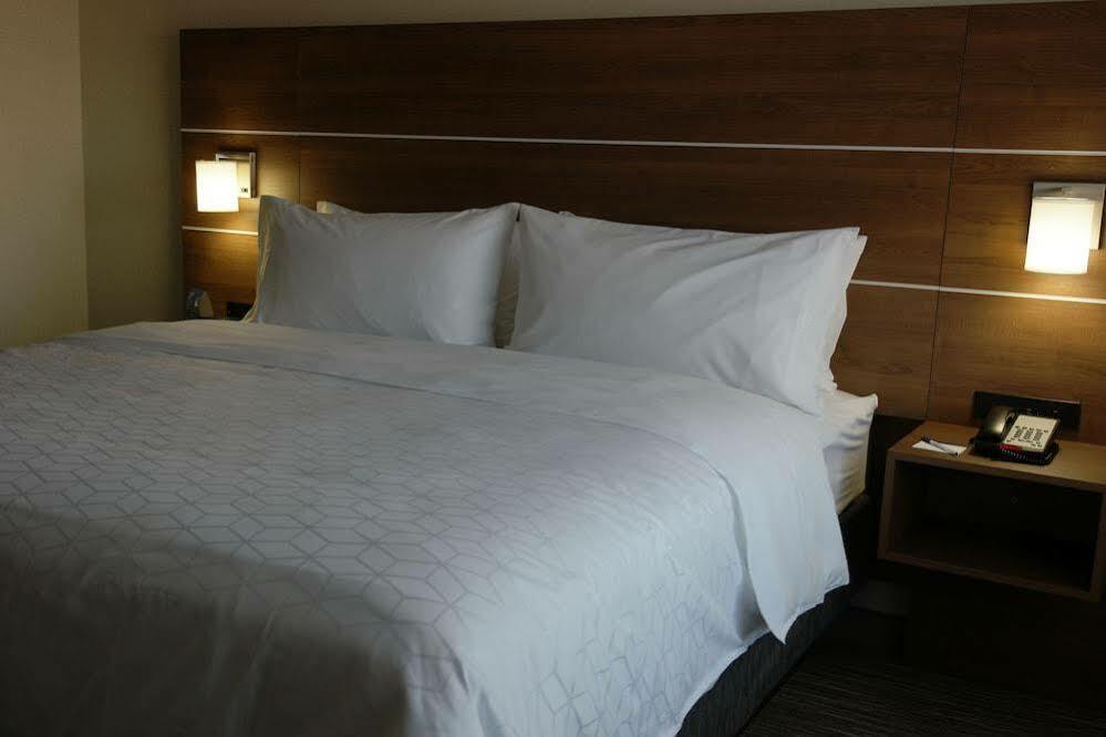 Holiday Inn Express Hotel & Suites Swansea By Ihg Exterior foto
